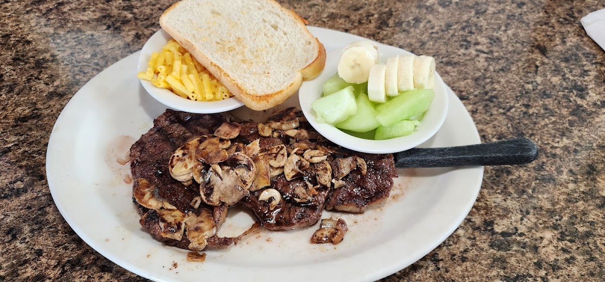 Generals Cafe & Grill-9